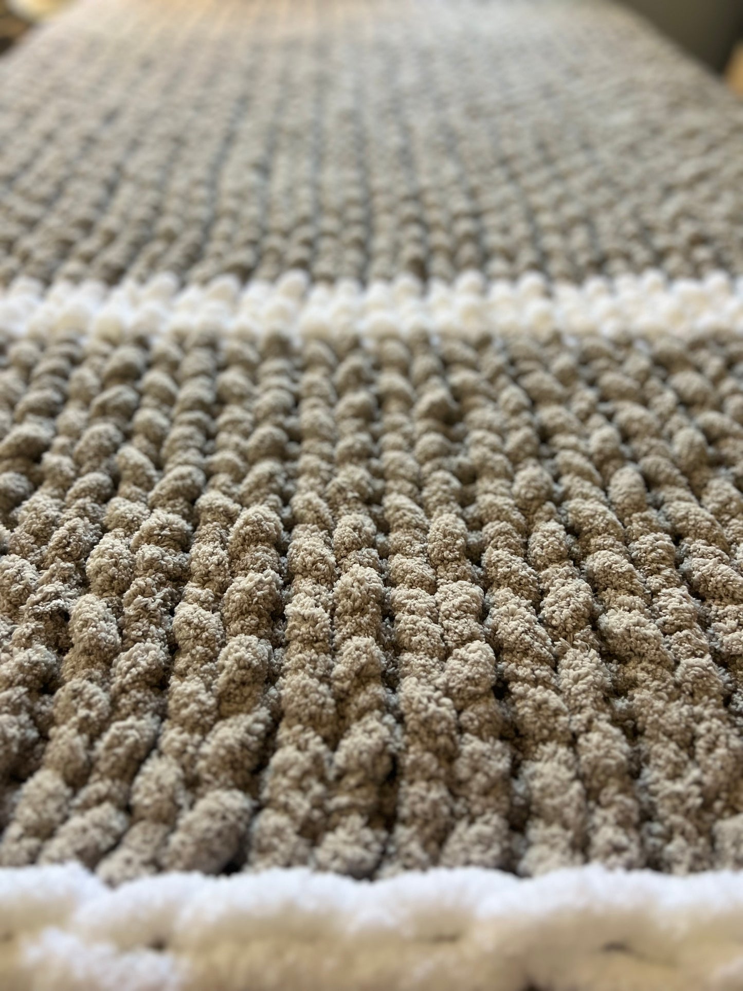 Chunky Knit Blanket-Light Gray with White